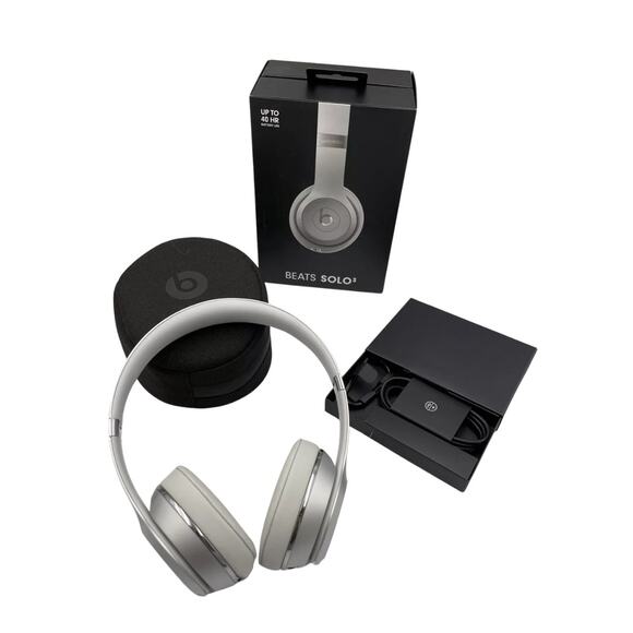 Beats by Dre Solo2 Over-Ear Headphones - Silver - Picture 1 of 6